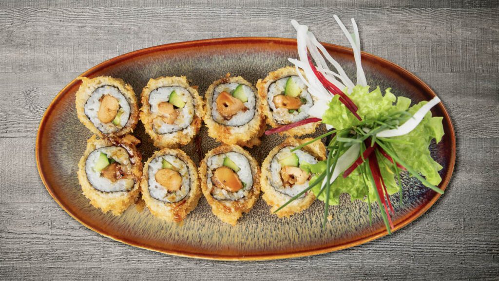 Crunchy Chicken Kappa mit Hähnchenfleisch, Gurken, Lauch, Sesam und Teriyaki-Soße